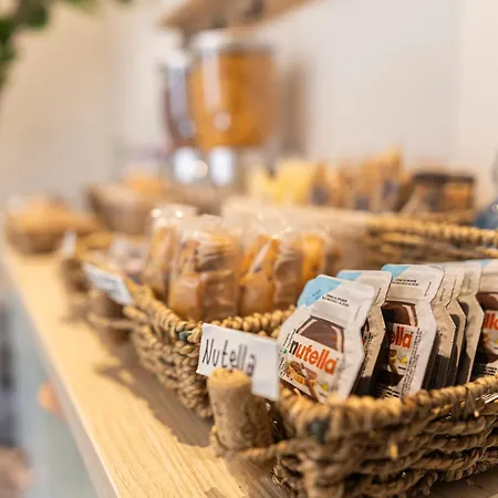 Fly فندق مبيت وإفطار 3*