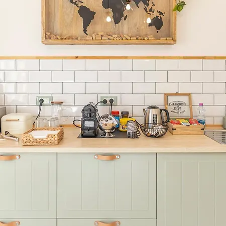 Fly לינה וארוחת בוקר 3*